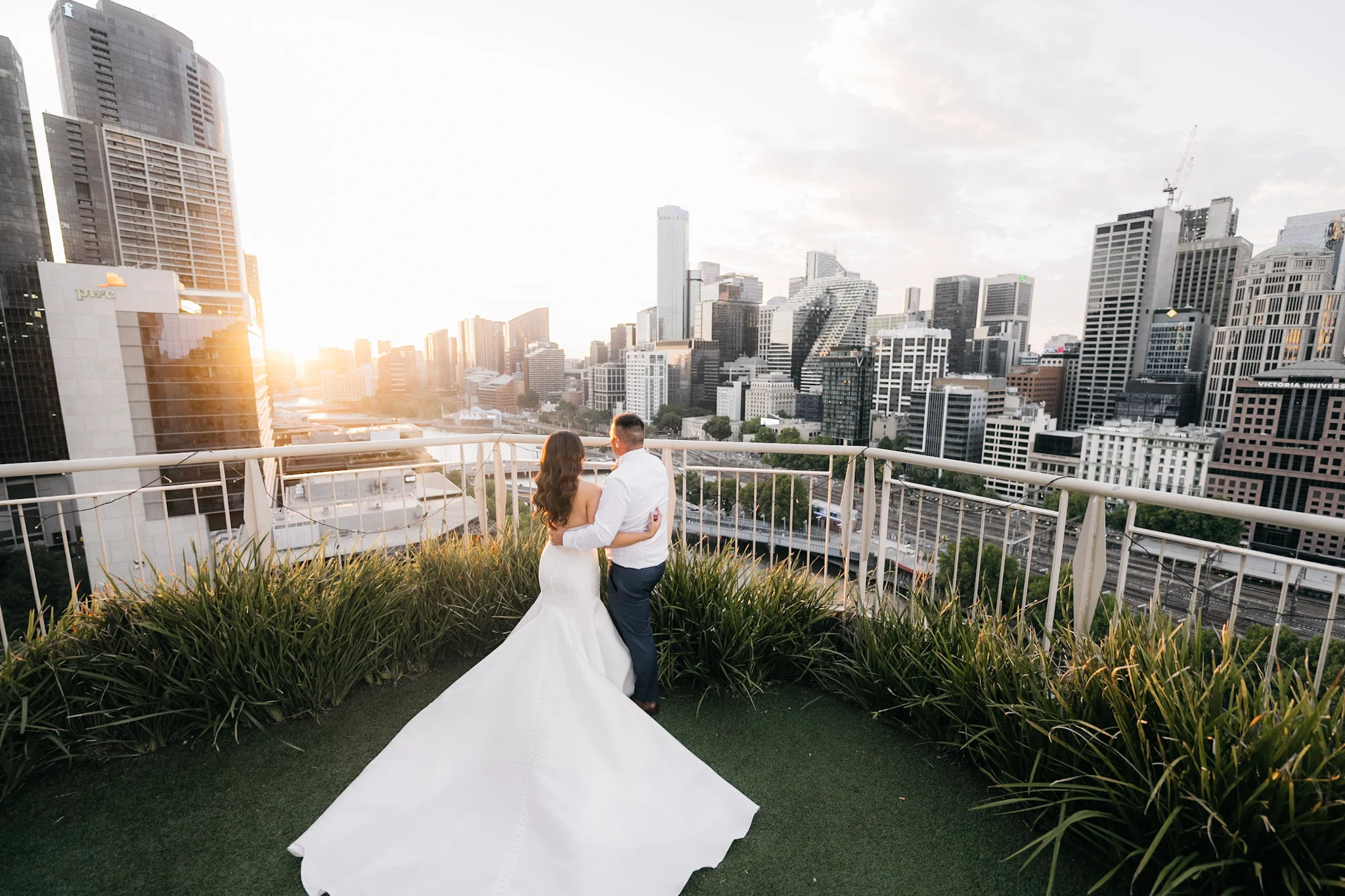 CHE & ROB — Rooftop vows over Melbourne, a golden-hour escape and a dance floor with room for everyone.