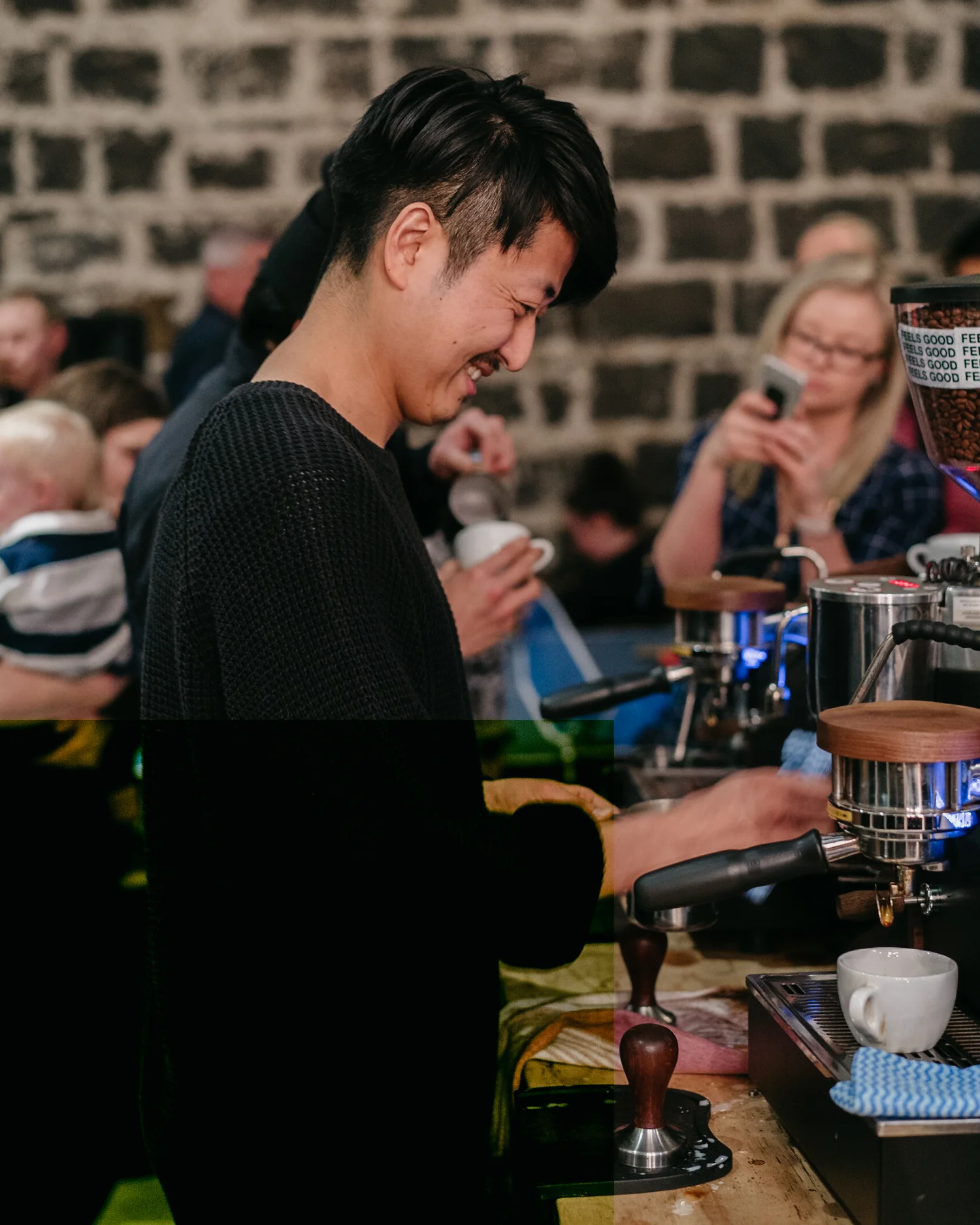 Hospitality worker preparing drinks while guests watch